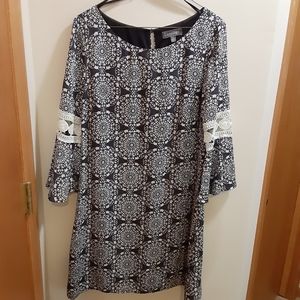 Luxology Medallion Bell Sleeve Dress SZ 6